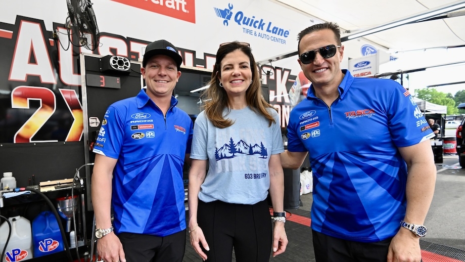  New Hampshire Governor Kelly Ayotte gets up-close look at NHRA competition in Epping 